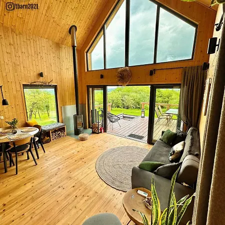 Chalet Tbarn - будинок з чаном в карпатах - Tranquilo Barn Starunya